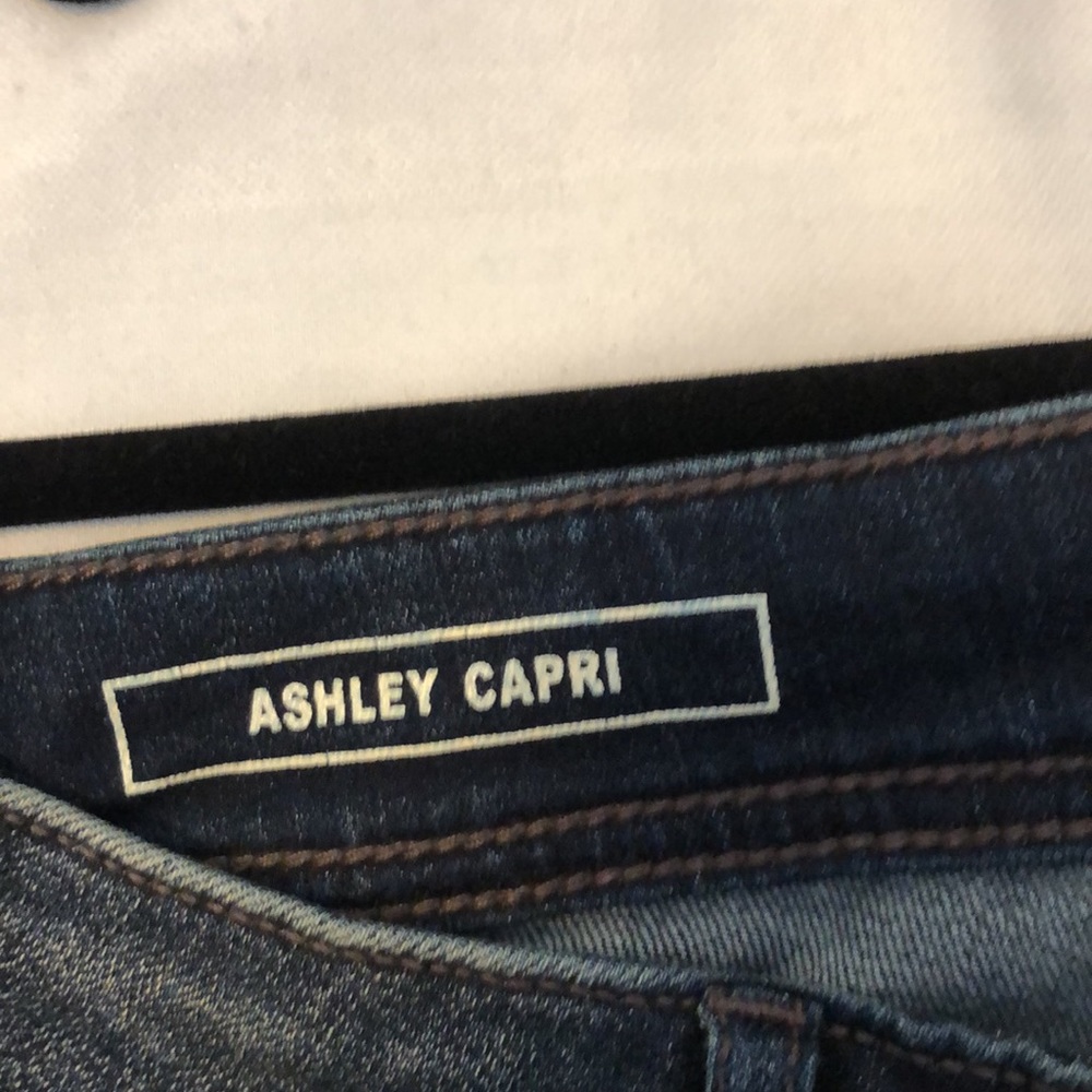 NWT REVOLUTION ASHLEY CAPRI 27x23 ULTRA SOFT STRAIGHT THRU HIP & WAIST #084 - Picture 4 of 10